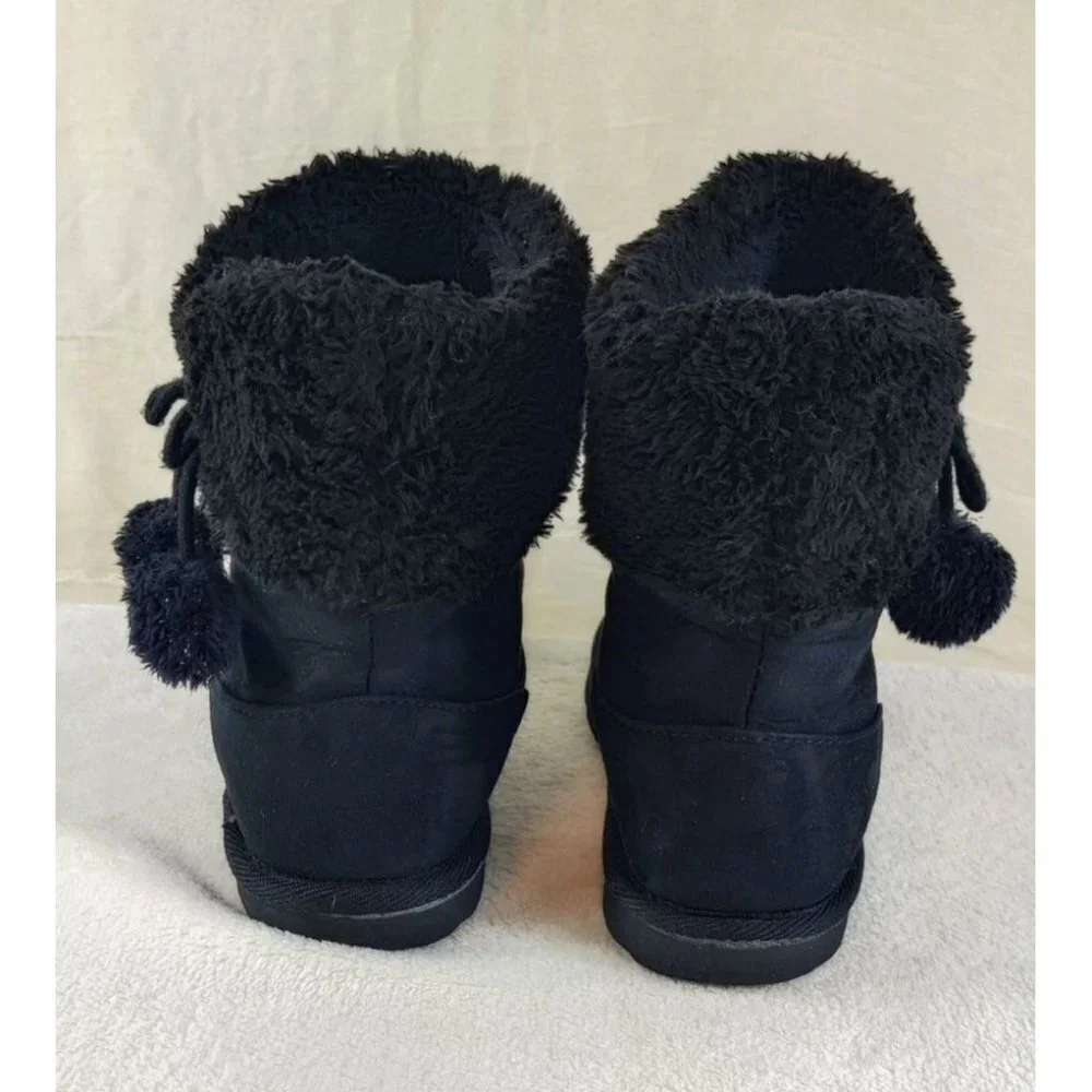 Winter Girls Ankle Books Black Faux Suede Faux Fur Lined Rubber Sole Size 2